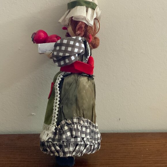 Vintage CORN HUSK DOLL with box of apples, Kurt Adler Doll - Picture 11 of 12